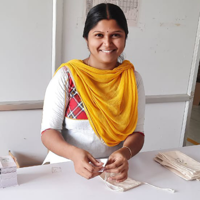 インドの女性を支援する「TriageBeaute」のパッケージ製作風景