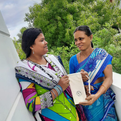 インドの女性を支援する「TriageBeaute」のパッケージ製作風景
